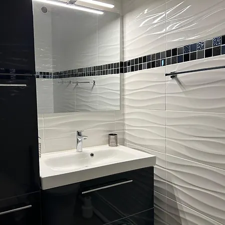 Climatise Pour 2 Pers Avec Loggia & Parking A 200m De La A Saint-cyprien - Fr-1-793-18 Apartament